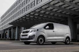كراء سيارة peugeot expert مع سائقها في جزائر