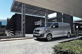 كراء سيارة peugeot expert مع سائقها في جزائر